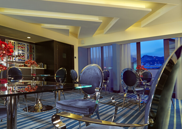 7732-1.-crowne-plaza-club-lounge_resized_0