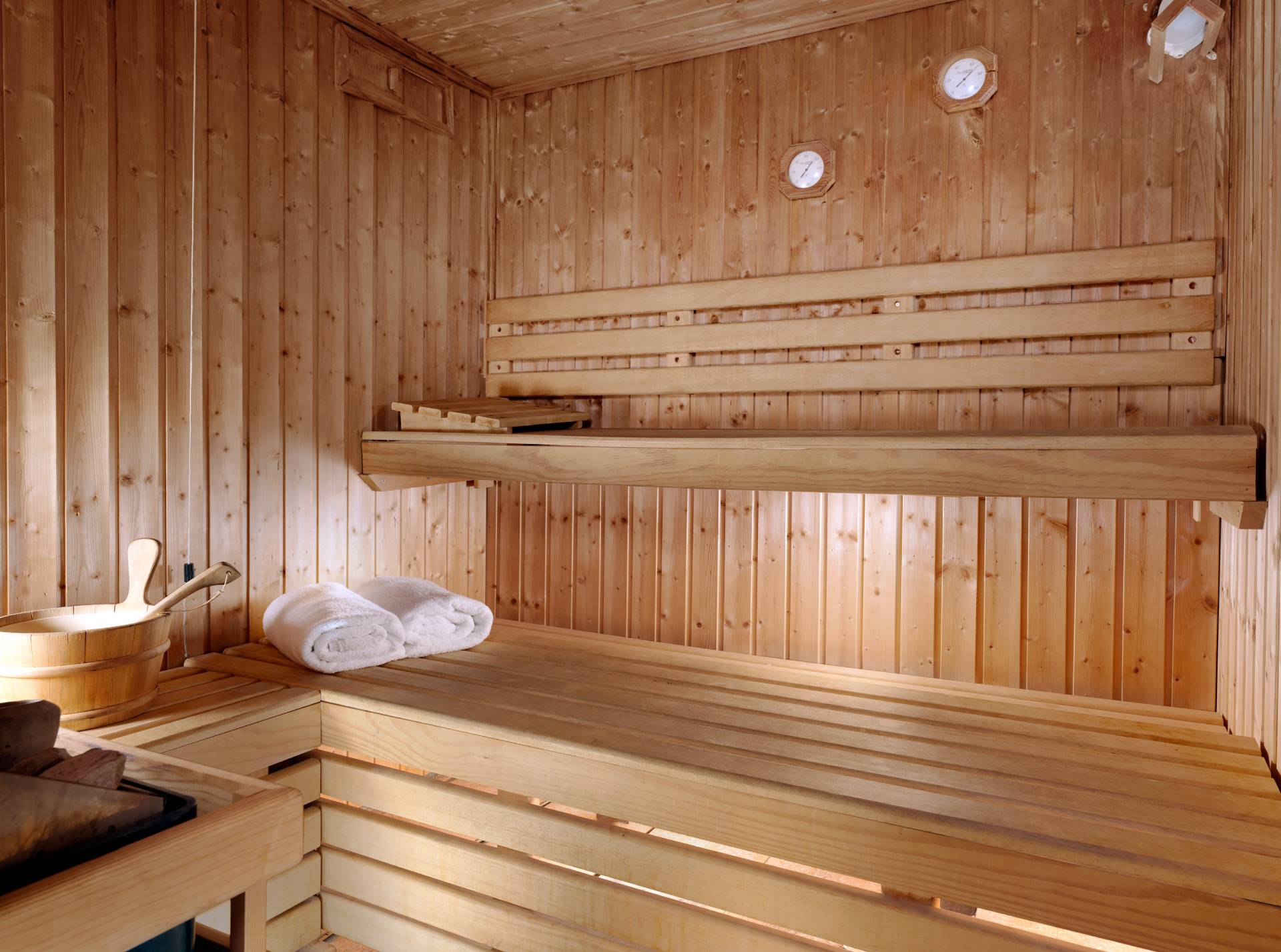 SAUNA (1) (1)