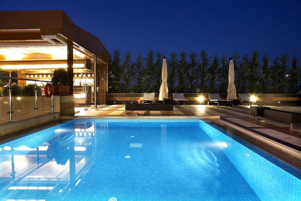 crowne-plaza-athens-Pool-at-night_result-1024x683